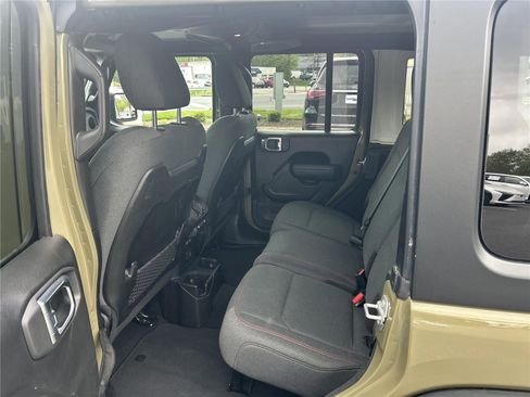 Used 2025 Jeep Wrangler Unlimited Rubicon image 11