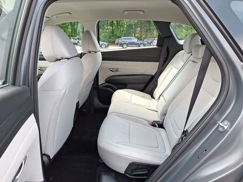 Used 2025 Hyundai Tucson SE image 13