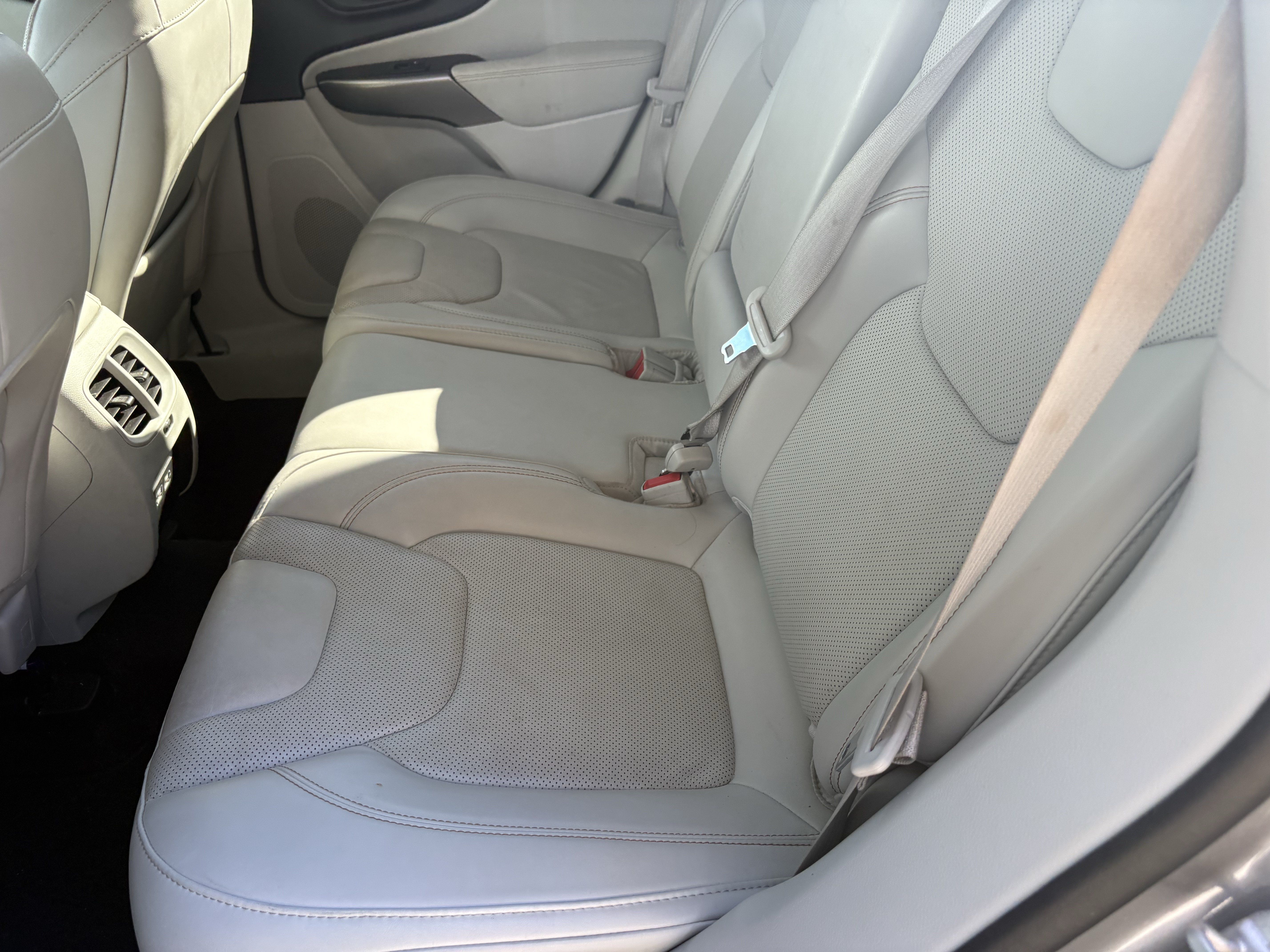 Used 2021 Jeep Cherokee Latitude Lux FWD image 9