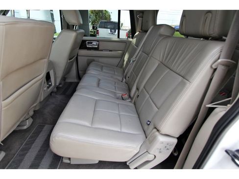 Used 2010 Lincoln Navigator L 2WD image 7