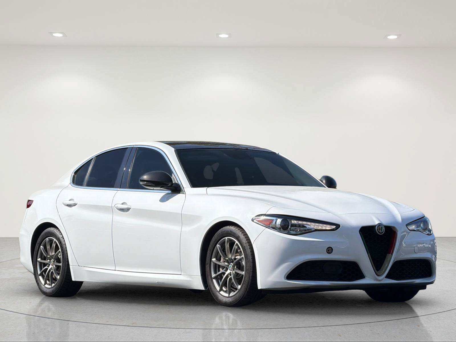 Used 2017 Alfa Romeo Giulia RWD image 7