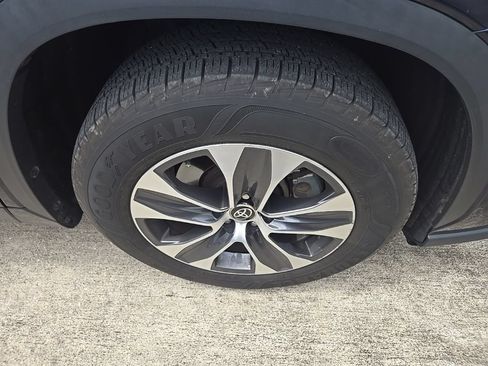 Used 2022 Toyota Highlander XLE FWD image 4