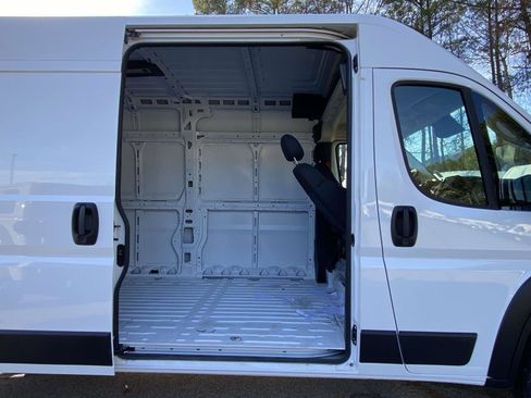 Used 2025 RAM ProMaster 2500 w/ Convenience Group image 22