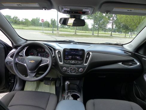 Used 2020 Chevrolet Malibu LS FWD image 32