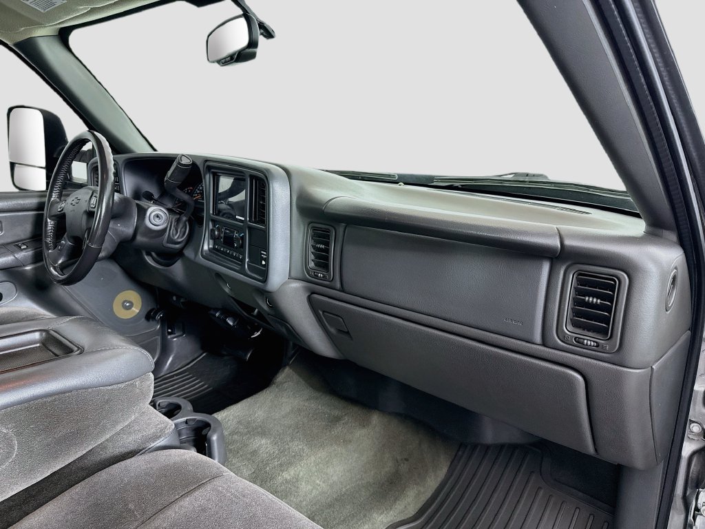 Used 2006 Chevrolet Silverado 2500 LT AWD/4WD image 24