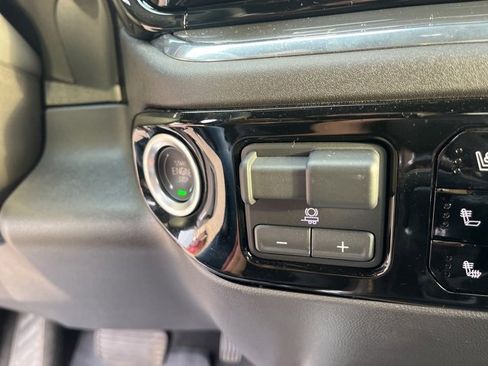 Used 2025 Chevrolet Silverado 1500 High Country image 33