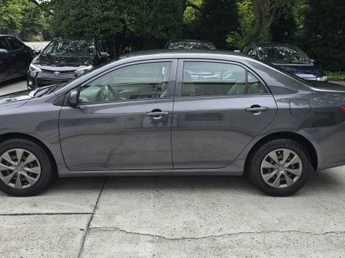 Used 2010 Toyota Corolla LE FWD image 2