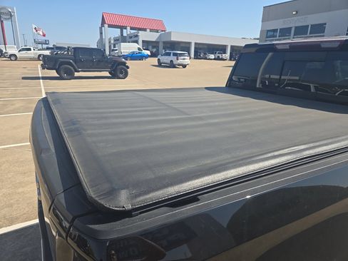 Used 2020 GMC Sierra 1500 SLT RWD image 8