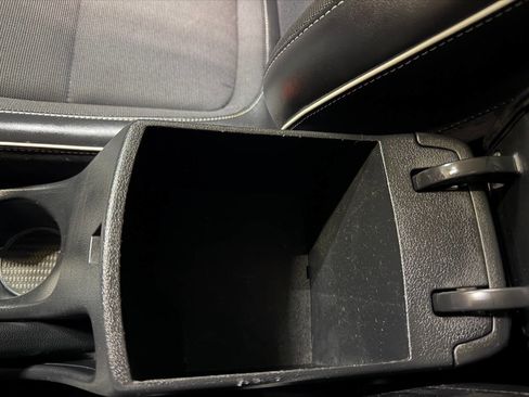 Used 2023 Hyundai Venue Limited image 47