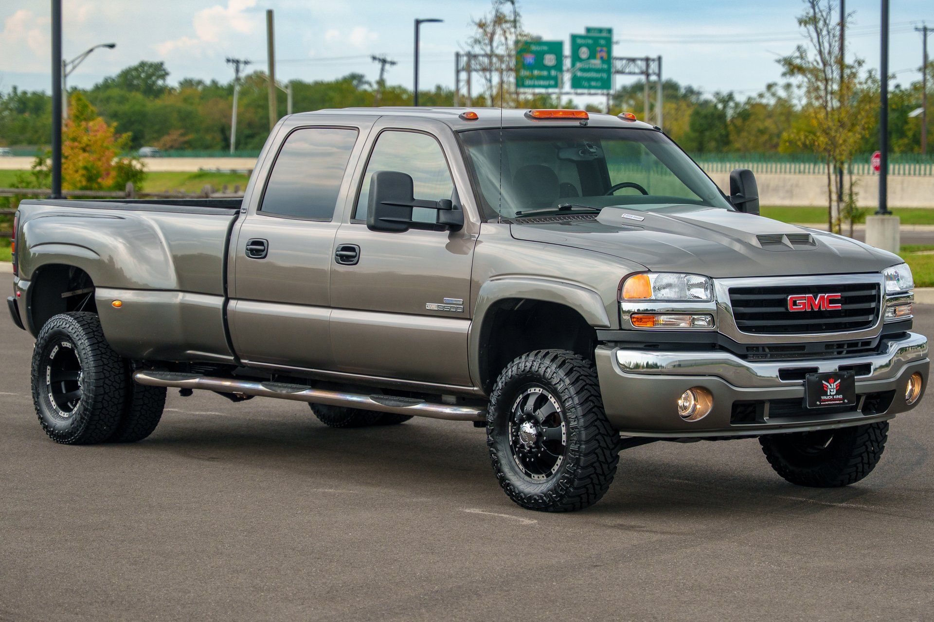 Used 2006 GMC Sierra 3500 SLE w/ Heavy-Duty Power Package AWD/4WD image 2