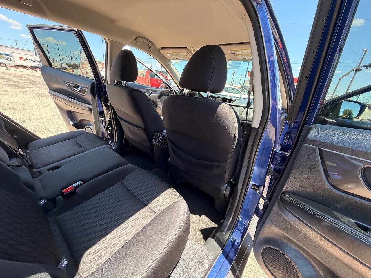Used 2018 Nissan Rogue SV AWD/4WD image 16