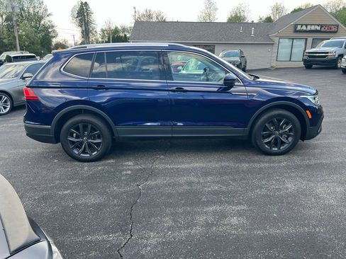 Used 2022 Volkswagen Tiguan SE w/ Panoramic Sunroof Package AWD/4WD image 4