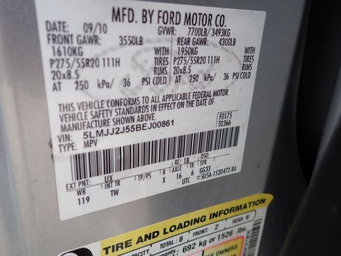 Used 2011 Lincoln Navigator 4WD image 27