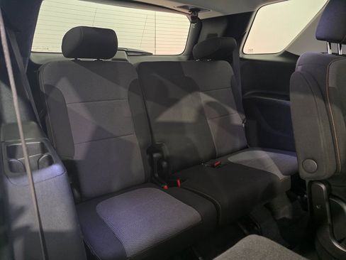 Used 2021 Chevrolet Traverse LT image 26