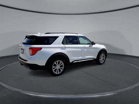 Used 2023 Ford Explorer XLT w/ Equipment Group 202A AWD/4WD image 8