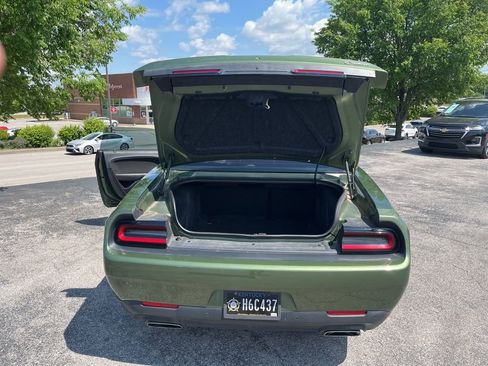 Used 2019 Dodge Challenger R/T RWD image 9