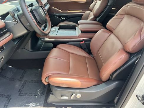 New 2027 Lincoln Navigator L Reserve AWD/4WD image 9