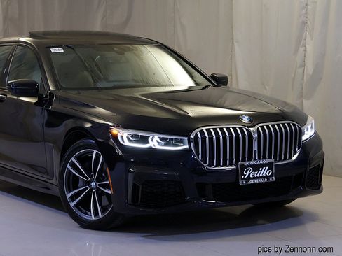 Used 2021 BMW 740i xDrive w/ M Sport Package AWD/4WD image 2