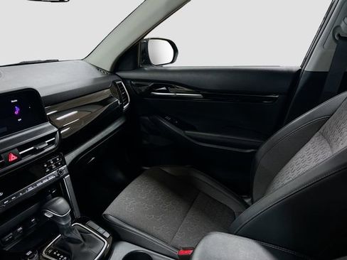 Certified 2025 Kia Seltos S image 22