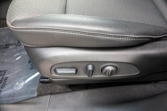 Used 2023 Buick Encore GX Select w/ Sport Touring Package FWD image 18