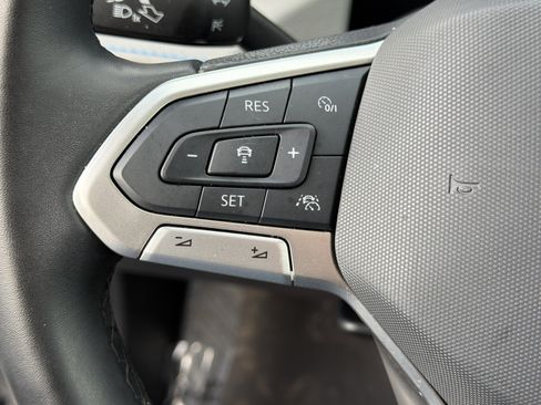 Used 2024 Volkswagen Taos SE image 18