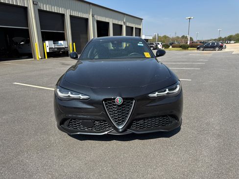 Used 2024 Alfa Romeo Giulia Ti AWD/4WD image 2