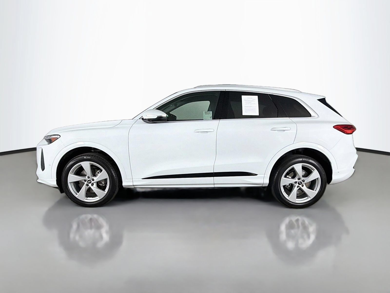 Certified 2025 Audi Q5 Premium w/ Premium Plus AWD/4WD image 4