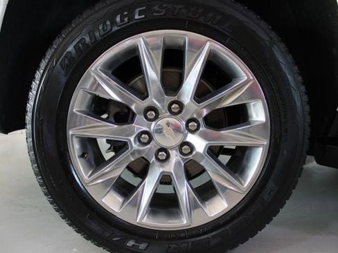 Used 2023 Chevrolet Tahoe Premier AWD/4WD image 36