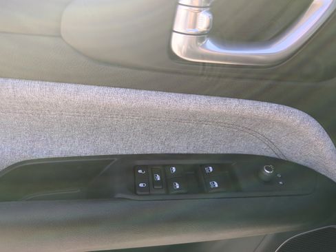 Used 2024 Jeep Compass Latitude image 8