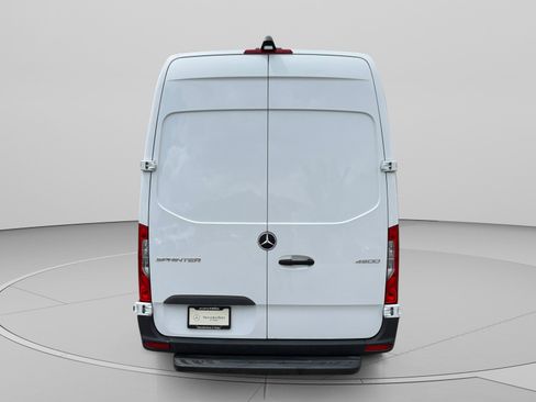 Used 2024 Mercedes-Benz Sprinter 4500 image 4