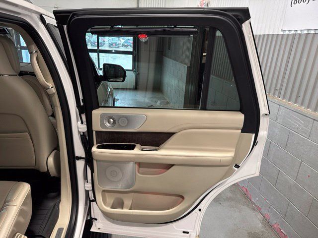 Used 2019 Lincoln Navigator Reserve w/ Cargo Package AWD/4WD image 17