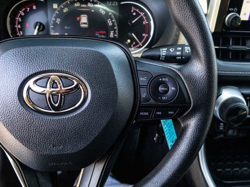 Used 2025 Toyota RAV4 LE FWD image 32