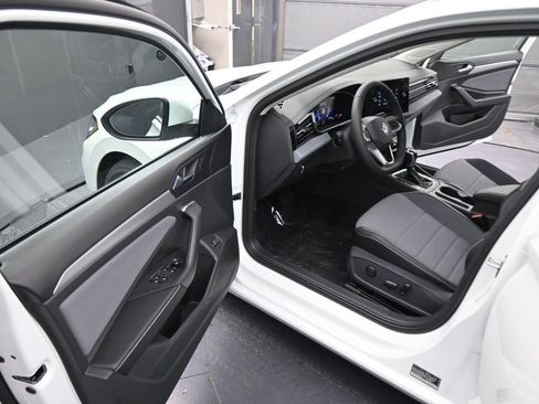 New 2026 Volkswagen Jetta SE FWD image 38