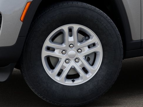 New 2025 Jeep Grand Cherokee Laredo w/ Luxury Tech Group I AWD/4WD image 29