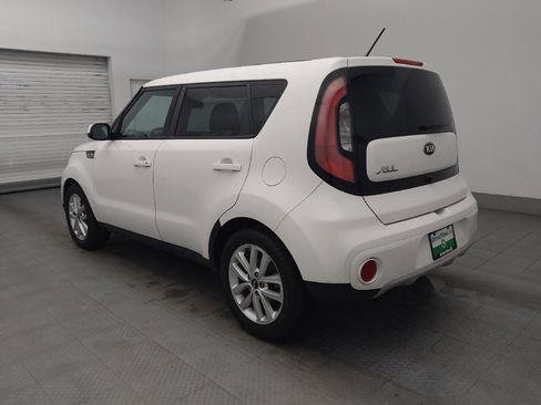 Used 2019 Kia Soul + image 3