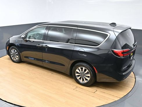 Used 2023 Chrysler Pacifica Touring-L FWD image 40