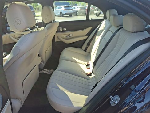 Certified 2017 Mercedes-Benz E 300 4MATIC image 10