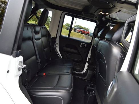 Used 2020 Jeep Wrangler Unlimited Sahara image 34