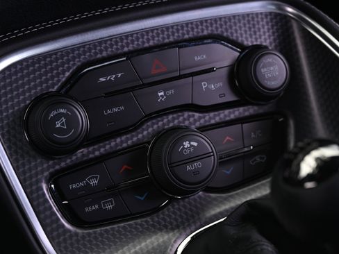 Used 2015 Dodge Challenger SRT Hellcat image 29