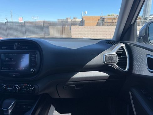 Used 2025 Kia Soul LX w/ LX Technology Package FWD image 32