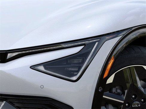 Used 2025 Kia EV6 Wind RWD image 10