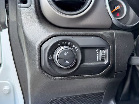 Used 2023 Jeep Gladiator Sport image 30