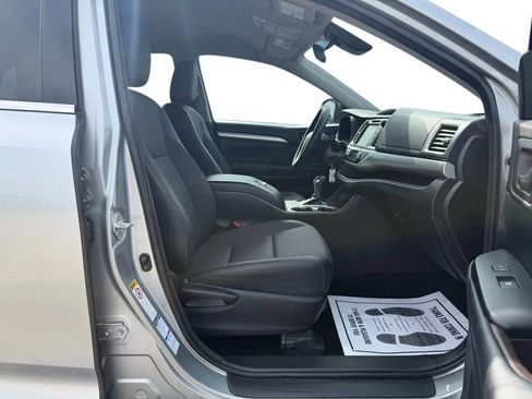 Used 2017 Toyota Highlander Plus w/ Carpet Mat Package image 26