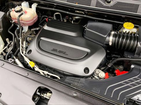 Used 2025 Chrysler Pacifica Select image 33