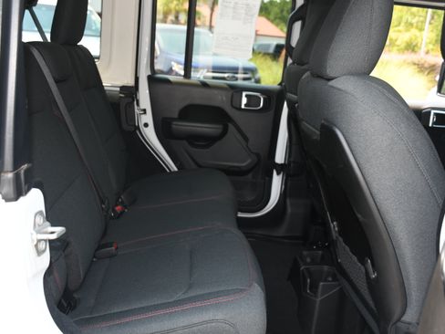 Used 2024 Jeep Wrangler Unlimited Rubicon AWD/4WD image 17