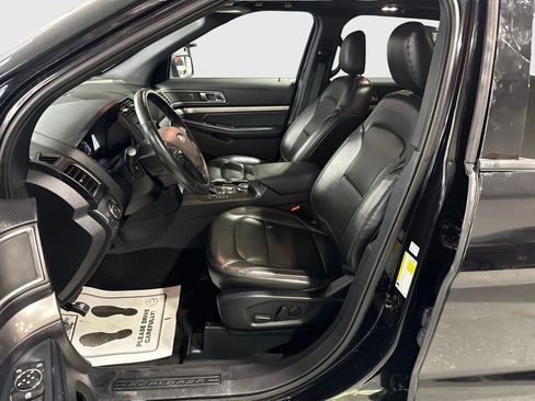 Used 2019 Ford Explorer XLT w/ Equipment Group 202A AWD/4WD image 9