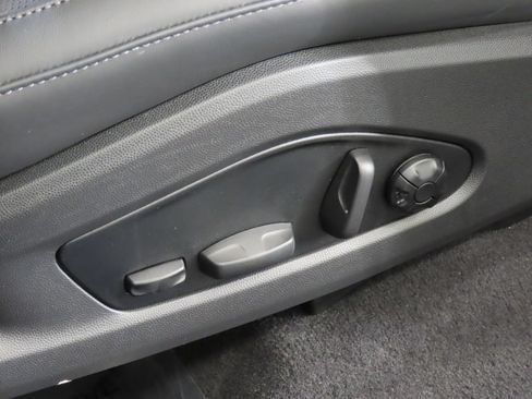 Certified 2025 Porsche Macan Electric RWD image 41