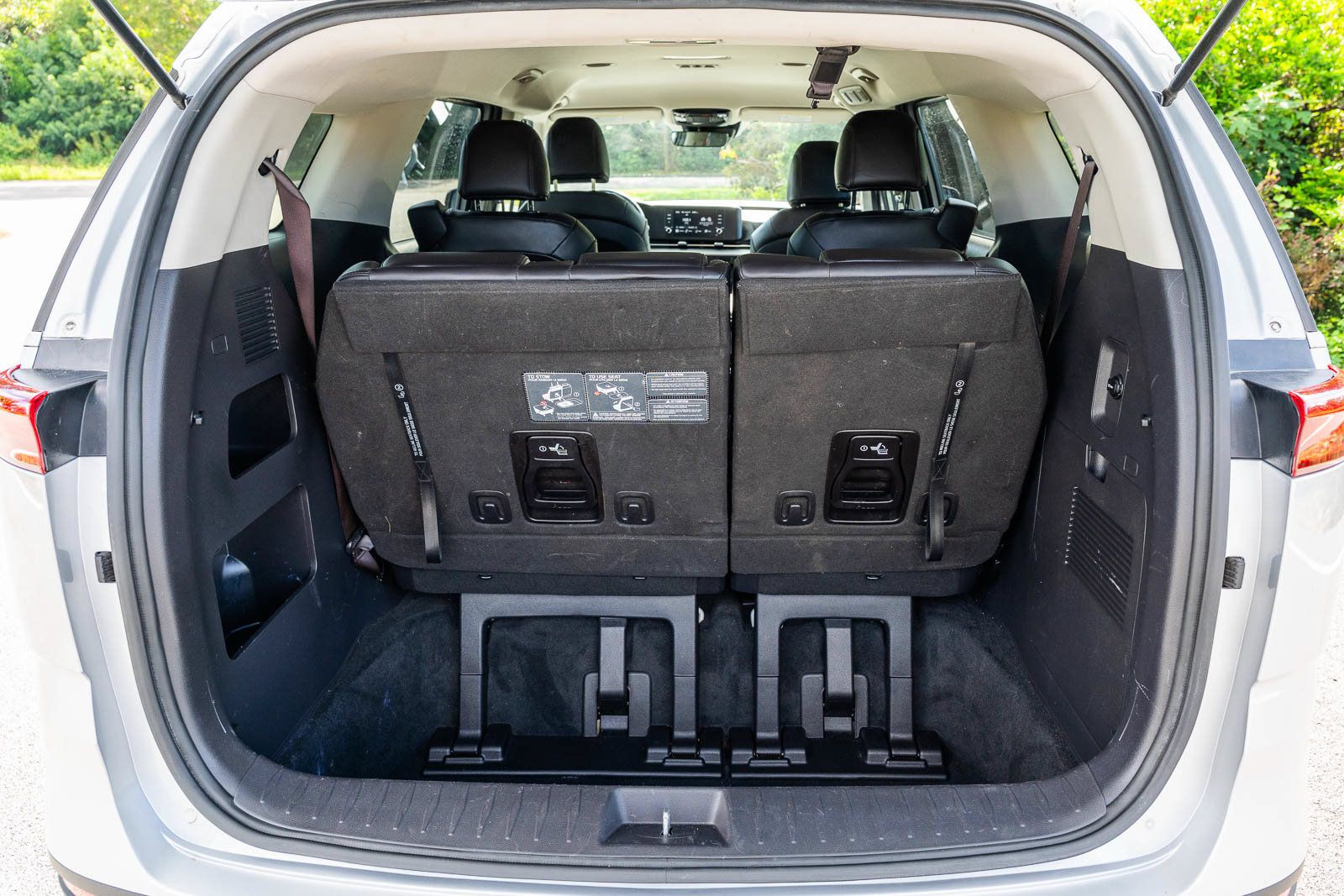 Used 2023 Kia Carnival LX FWD image 15