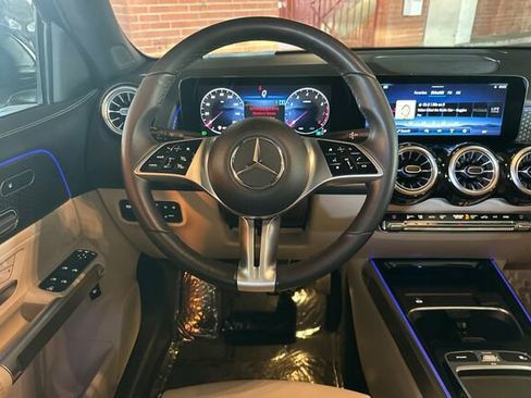 Used 2025 Mercedes-Benz GLB 250 image 17