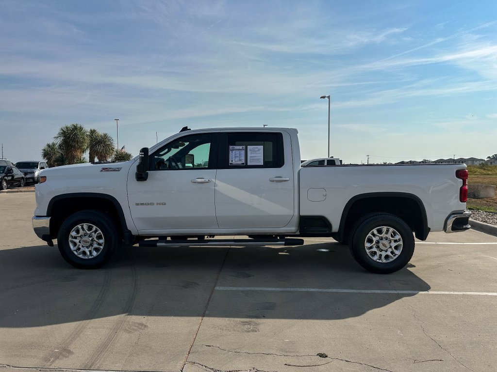 Used 2024 Chevrolet Silverado 2500 LT AWD/4WD image 6